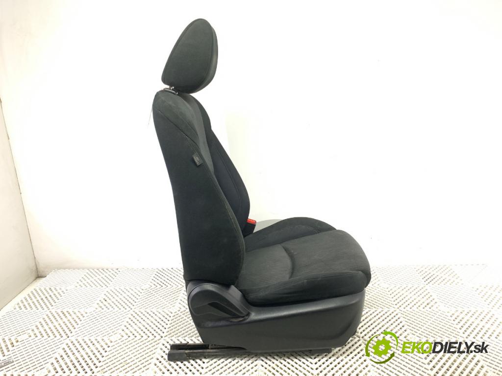 MAZDA 3 BM liftback 2014 88 kW 2.0 1998 Sedadlo pravy predný