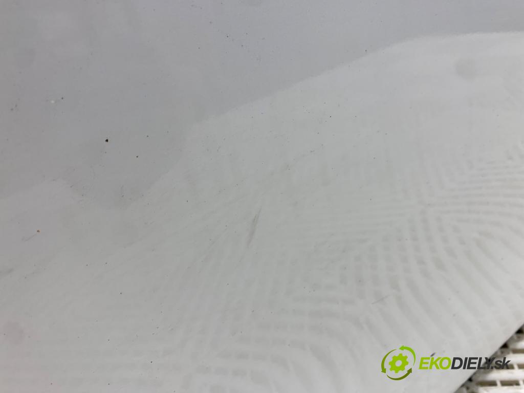 MAZDA 3 BM liftback 2014 88 kW 2.0 1998 Dvere pravy predný 25D