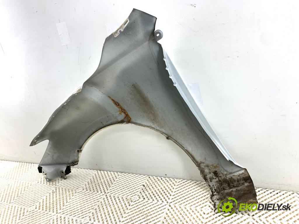 MAZDA 3 BM liftback 2014 88 kW 2.0 1998 Blatník pravy predný 25D