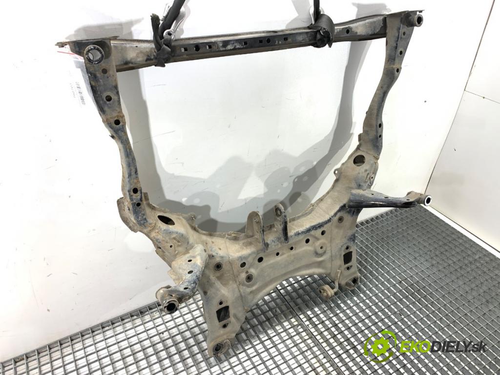 MAZDA 3 BM liftback 2014 88 kW 2.0 1998 výztuha pod motor  (Přední výztuha)