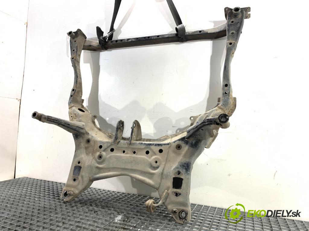 MAZDA 3 BM liftback 2014 88 kW 2.0 1998 výztuha pod motor  (Přední výztuha)