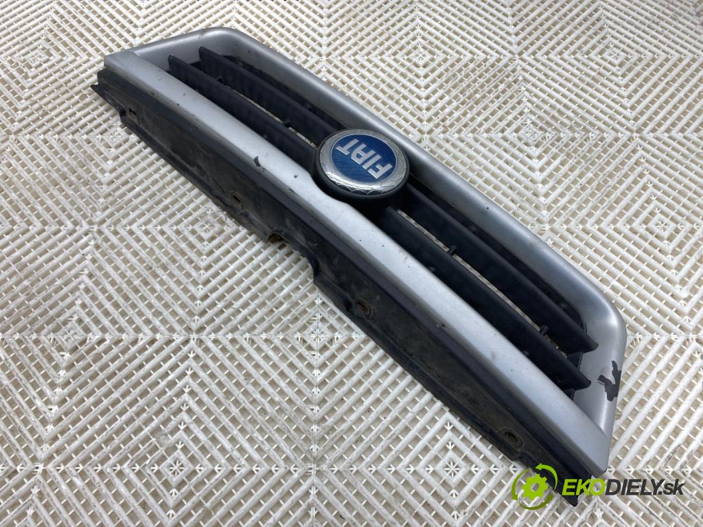 FIAT DUCATO II Autobus 2003 81 kW 2.3 JTD 2286 mřížka maska 132915801 (Přední mřížka (maska chladiče))