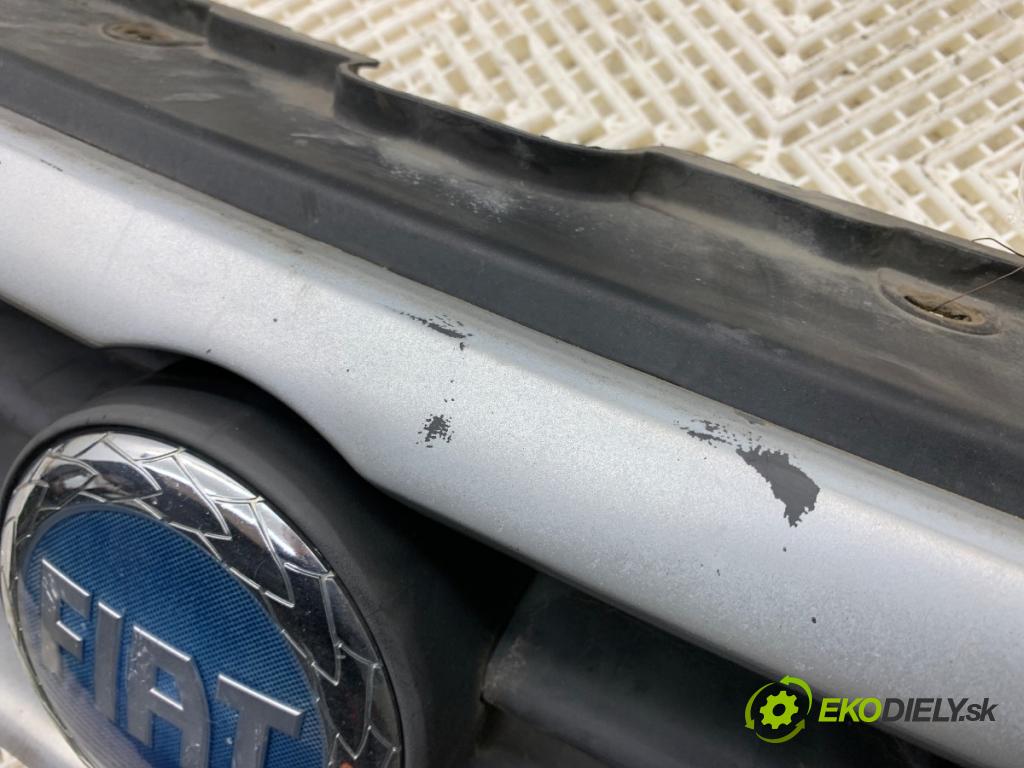 FIAT DUCATO II Autobus 2003 81 kW 2.3 JTD 2286 mřížka maska 132915801 (Přední mřížka (maska chladiče))