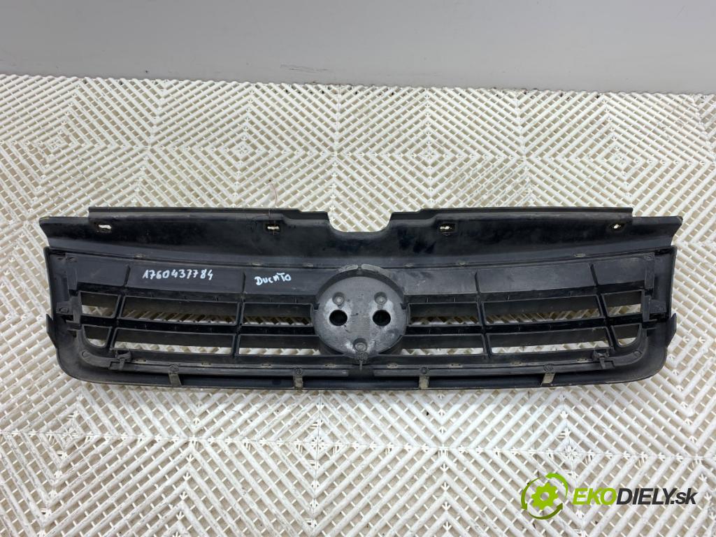 FIAT DUCATO II Autobus 2003 81 kW 2.3 JTD 2286 mřížka maska 132915801 (Přední mřížka (maska chladiče))