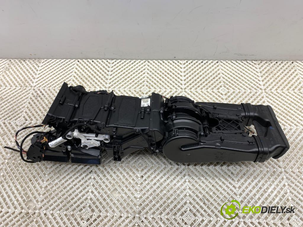 AUDI Q8 SUV 2019 210 kW 50 TDI Mild Hybrid quattro 2967 Výhrevné teleso, radiátor kúrenia zad 4M0820004