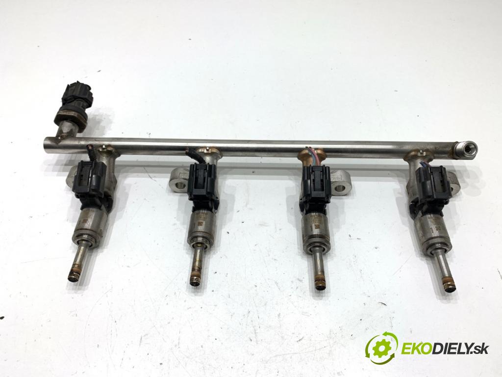 MAZDA 3 BM liftback 2014 88 kW 2.0 1998 Lišta vstrekovacia PE0113250B (Vstrekovacia lišta)