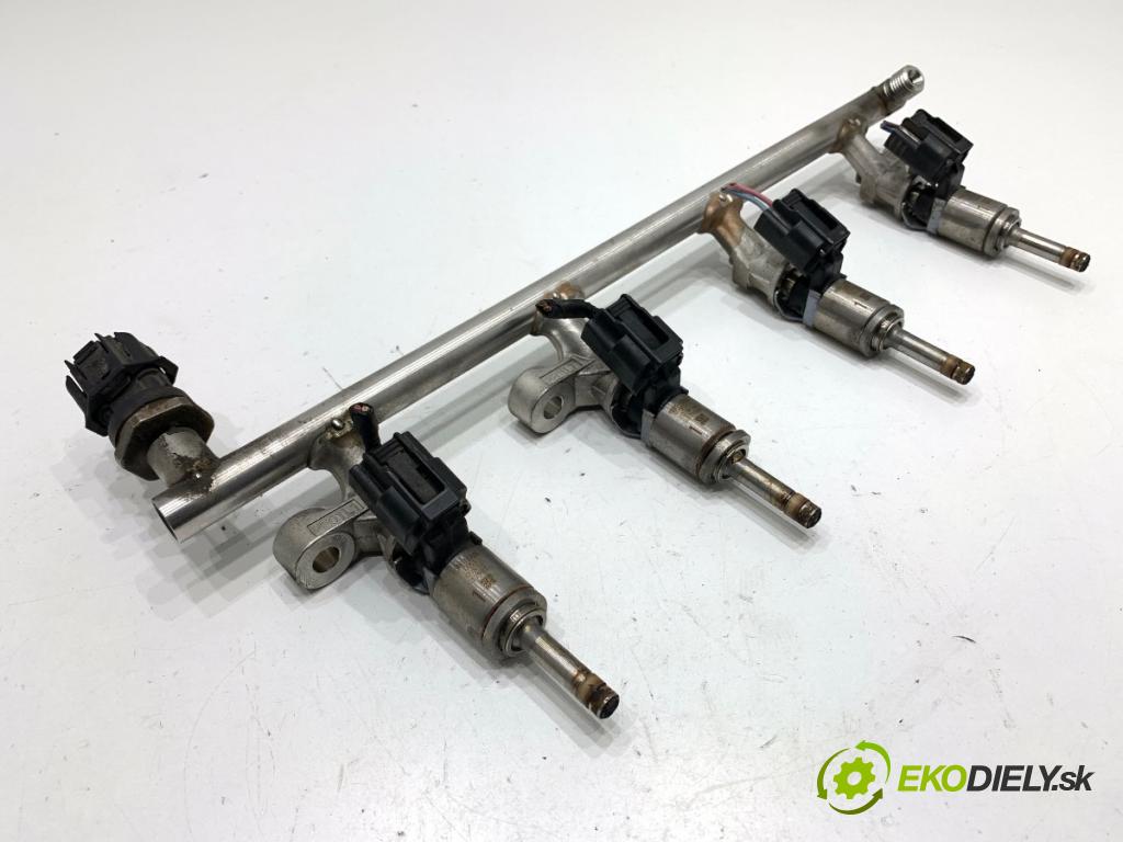 MAZDA 3 BM liftback 2014 88 kW 2.0 1998 Lišta vstrekovacia PE0113250B (Vstrekovacia lišta)