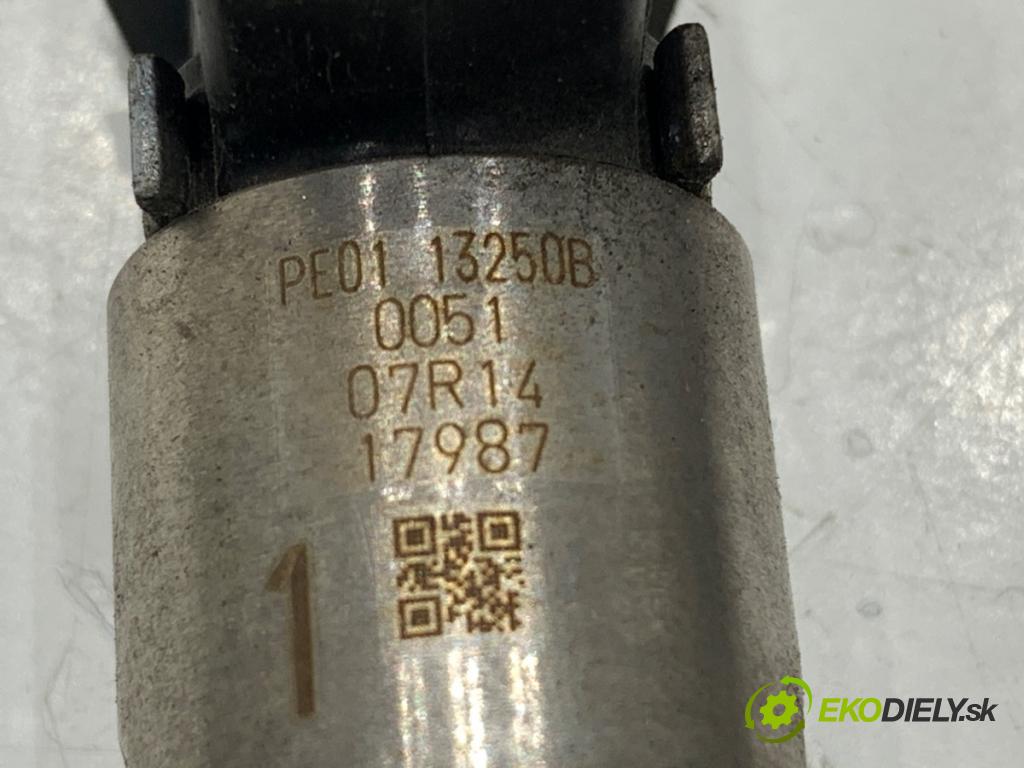 MAZDA 3 BM liftback 2014 88 kW 2.0 1998 Lišta vstrekovacia PE0113250B (Vstrekovacia lišta)