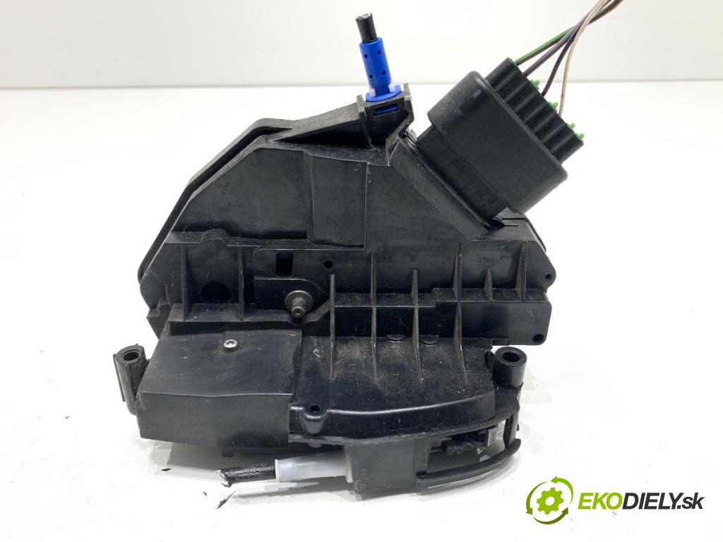 FORD FIESTA MK7 liftback 2009 44 kW 1.25 1242 zámok Dvere pravy predný 8A6A-A21812-BD
