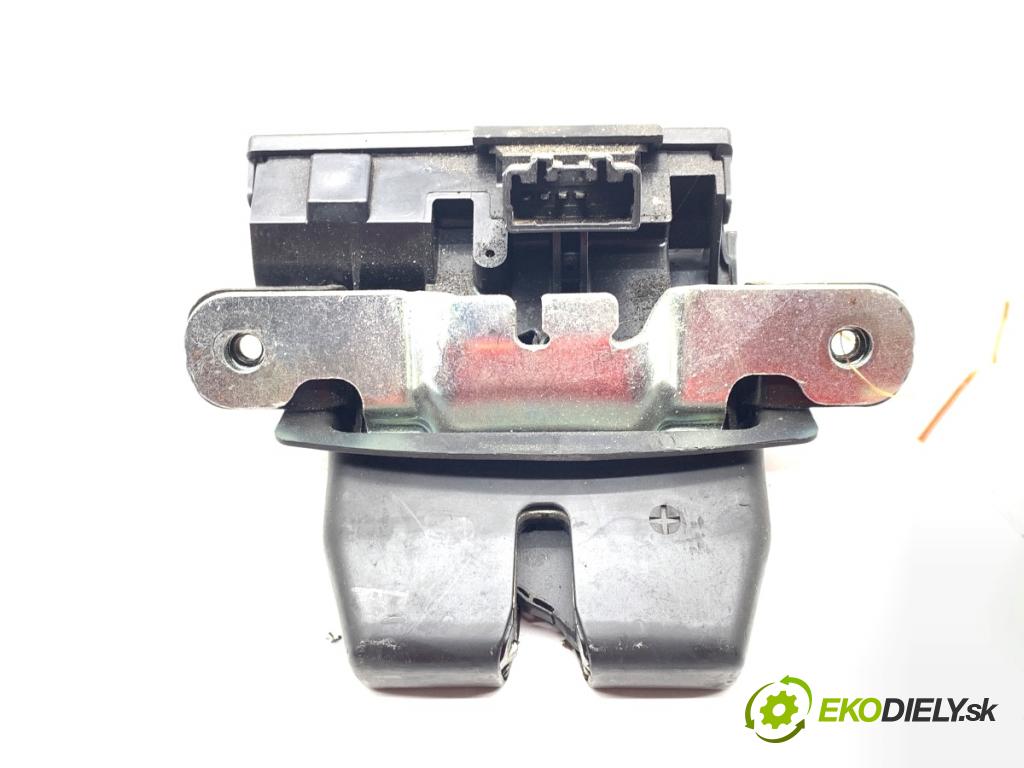 FORD FIESTA MK7 liftback 2009 44 kW 1.25 1242 zámok dverí zad