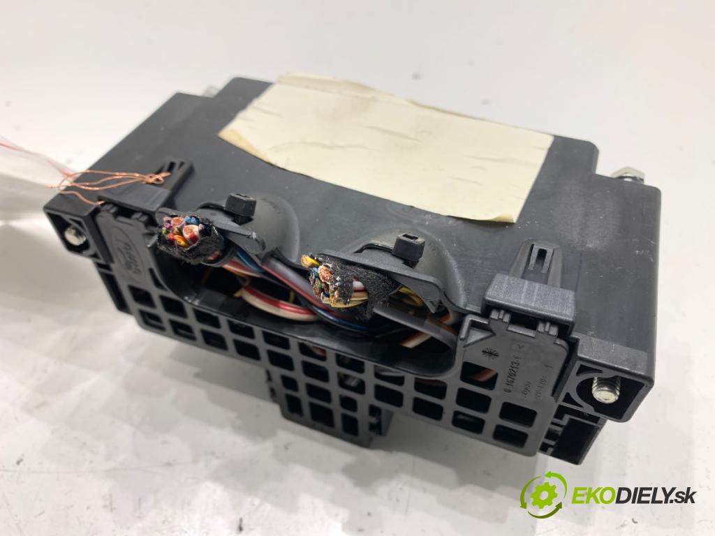 FORD FIESTA MK7 liftback 2009 44 kW 1.25 1242 skříňka poistková 8V5T-14A005-ACE (Pojistková skříňka)