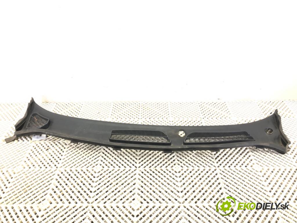 FORD FIESTA MK7 liftback 2009 44 kW 1.25 1242 Torpédo, plast pod čelné okno 8A61-A02216-AD (Torpédo (plast pod čelným sklom))