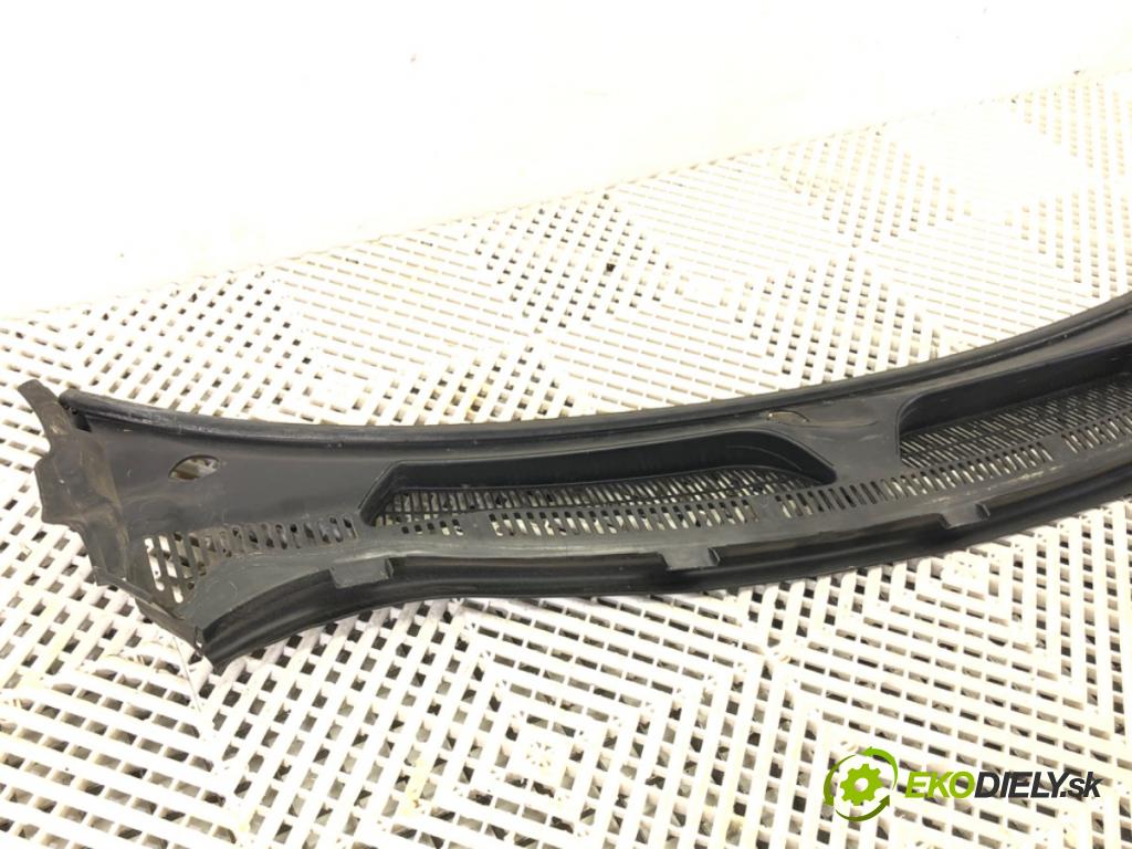 FORD FIESTA MK7 liftback 2009 44 kW 1.25 1242 Torpédo, plast pod čelné okno 8A61-A02216-AD (Torpédo (plast pod čelným sklom))