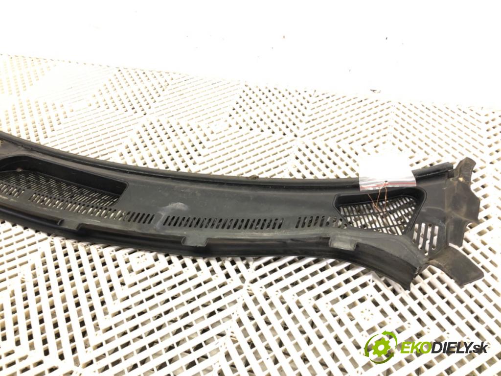 FORD FIESTA MK7 liftback 2009 44 kW 1.25 1242 Torpédo, plast pod čelné okno 8A61-A02216-AD (Torpédo (plast pod čelným sklom))