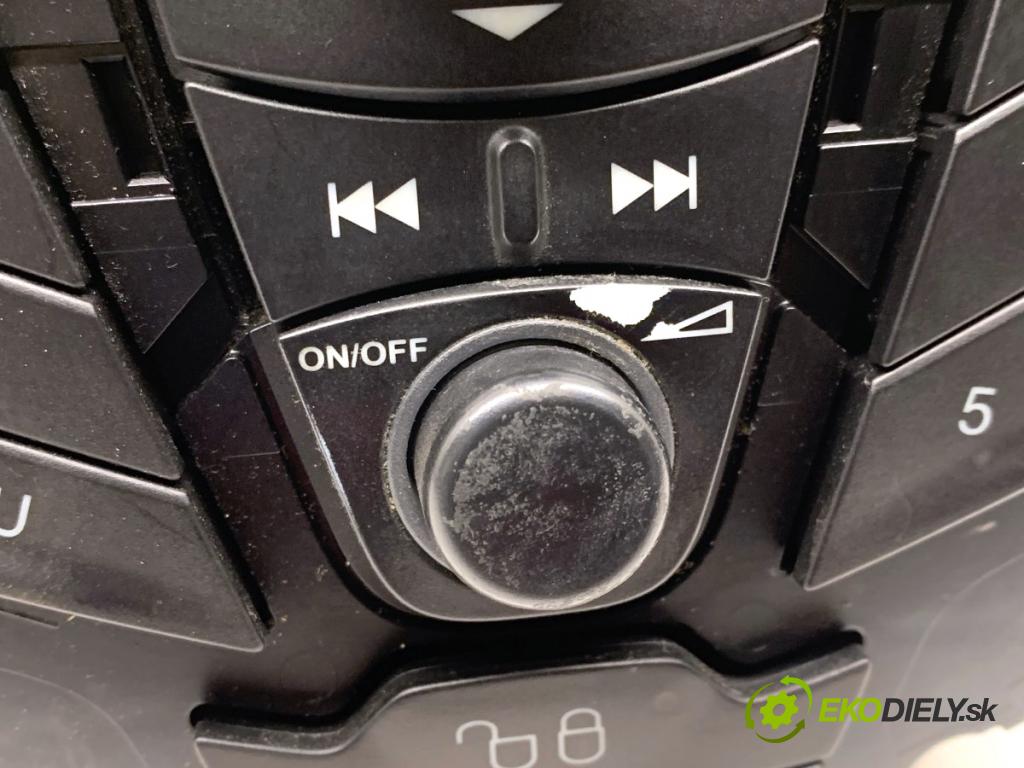 FORD FIESTA MK7 liftback 2009 44 kW 1.25 1242 Panel ovládania radia 8A6T-18K811-AD (Prepínacie páčky pod volantom)