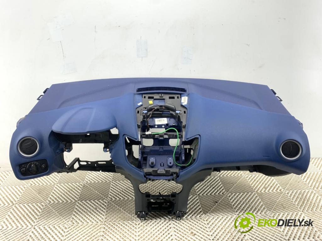 FORD FIESTA MK7 liftback 2009 44 kW 1.25 1242 palubní doska  (Palubní deska)