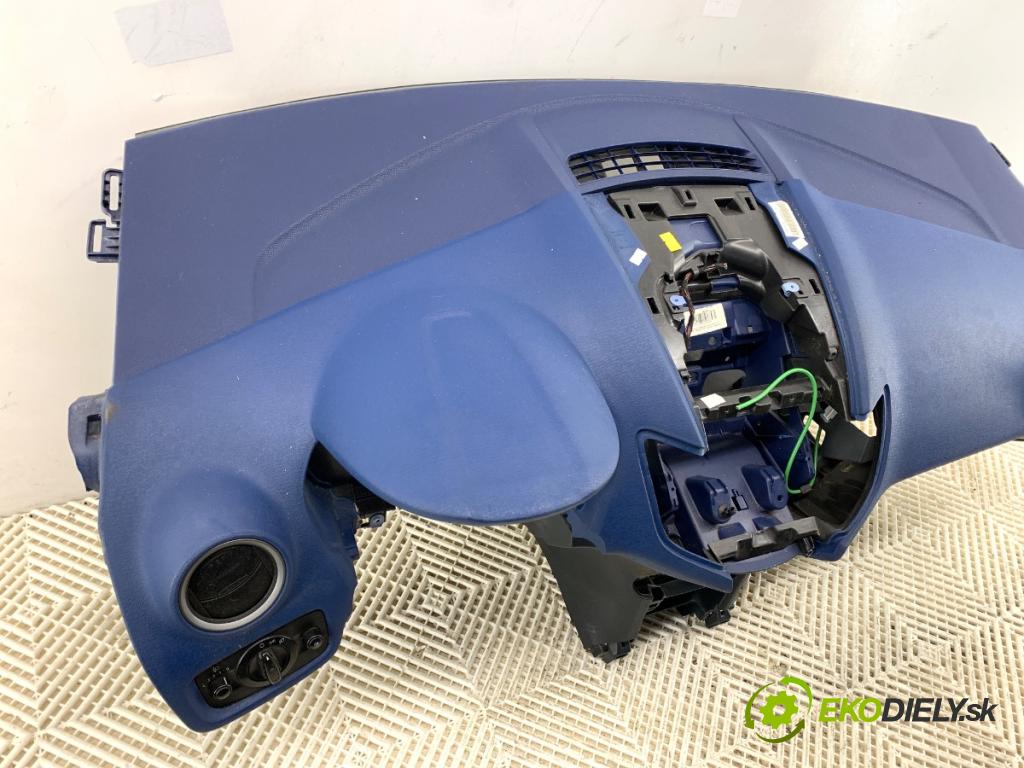 FORD FIESTA MK7 liftback 2009 44 kW 1.25 1242 palubní doska  (Palubní deska)