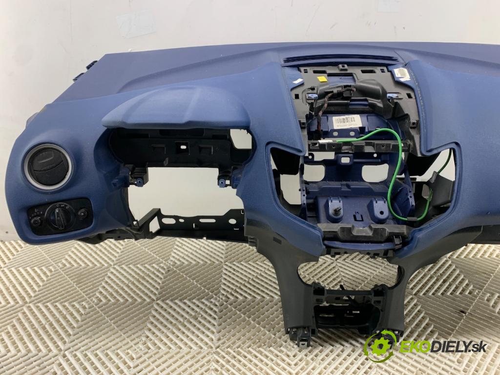 FORD FIESTA MK7 liftback 2009 44 kW 1.25 1242 palubní doska  (Palubní deska)