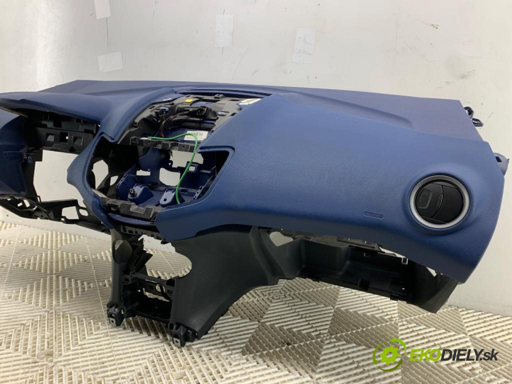 FORD FIESTA MK7 liftback 2009 44 kW 1.25 1242 palubní doska  (Palubní deska)