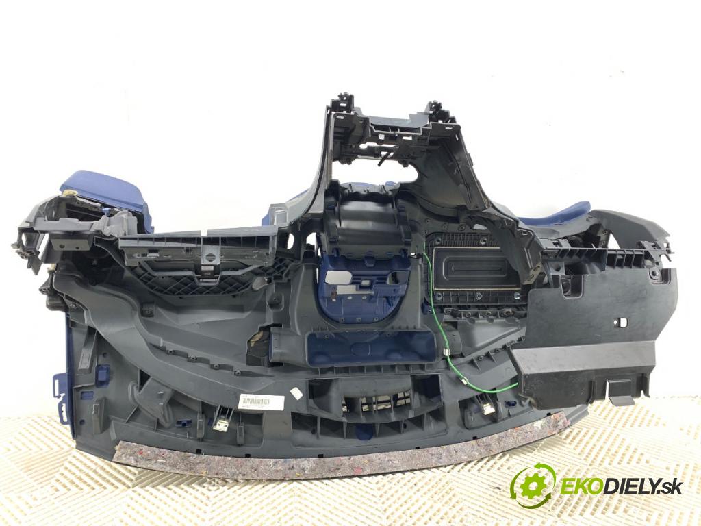 FORD FIESTA MK7 liftback 2009 44 kW 1.25 1242 palubní doska  (Palubní deska)