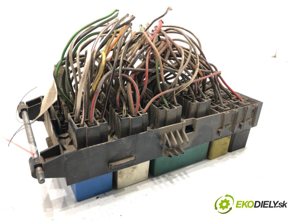 DAEWOO LUBLIN II Platforma / podwozie 2004 66 kW 2.4 TD (3354) 2417 Skrinka poistková  (Poistková skrinka)