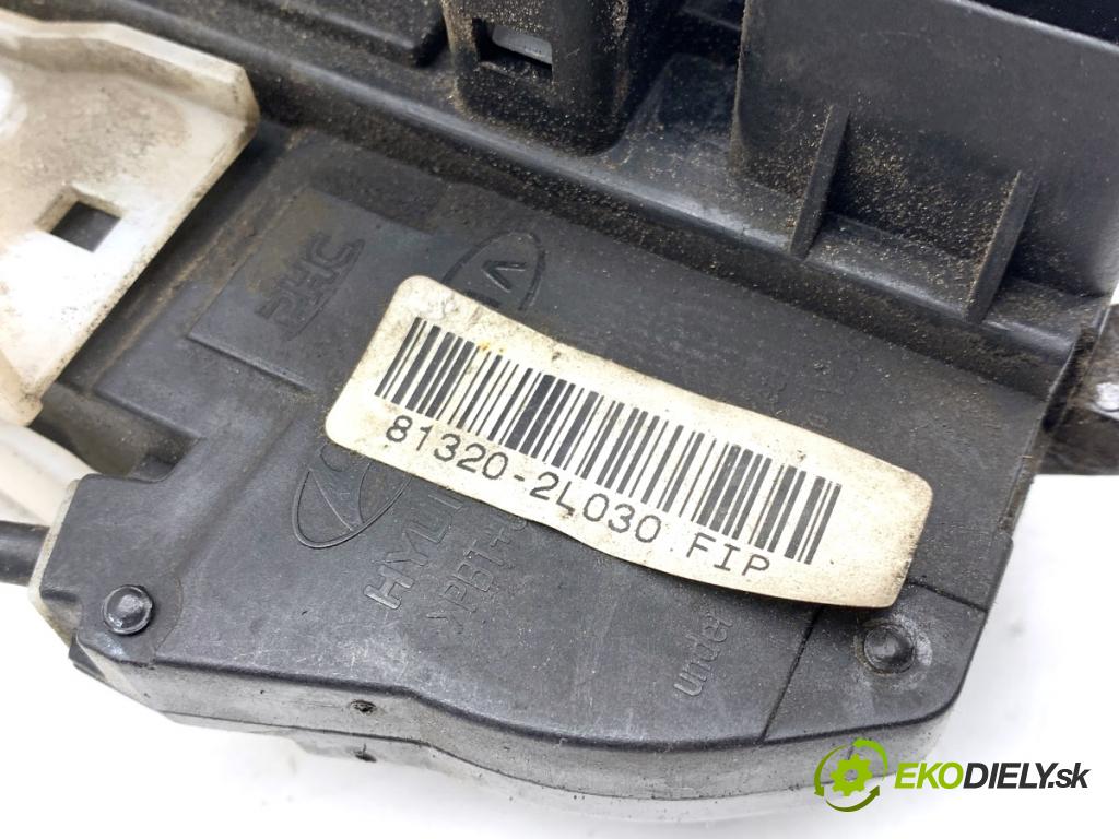 HYUNDAI i30 Kombi 2011 66 kW 1.6 CRDi 1582 zámok Dvere pravy predný 81320-2L030