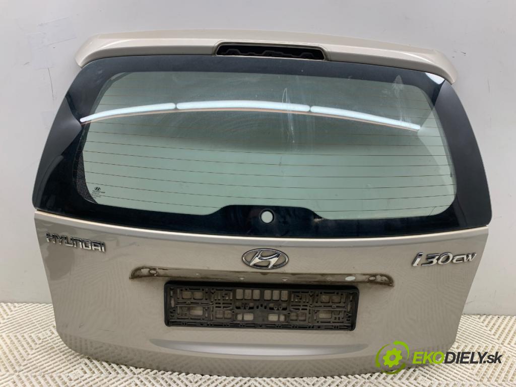 HYUNDAI i30 Kombi 2011 66 kW 1.6 CRDi 1582 kapota zadní část QU