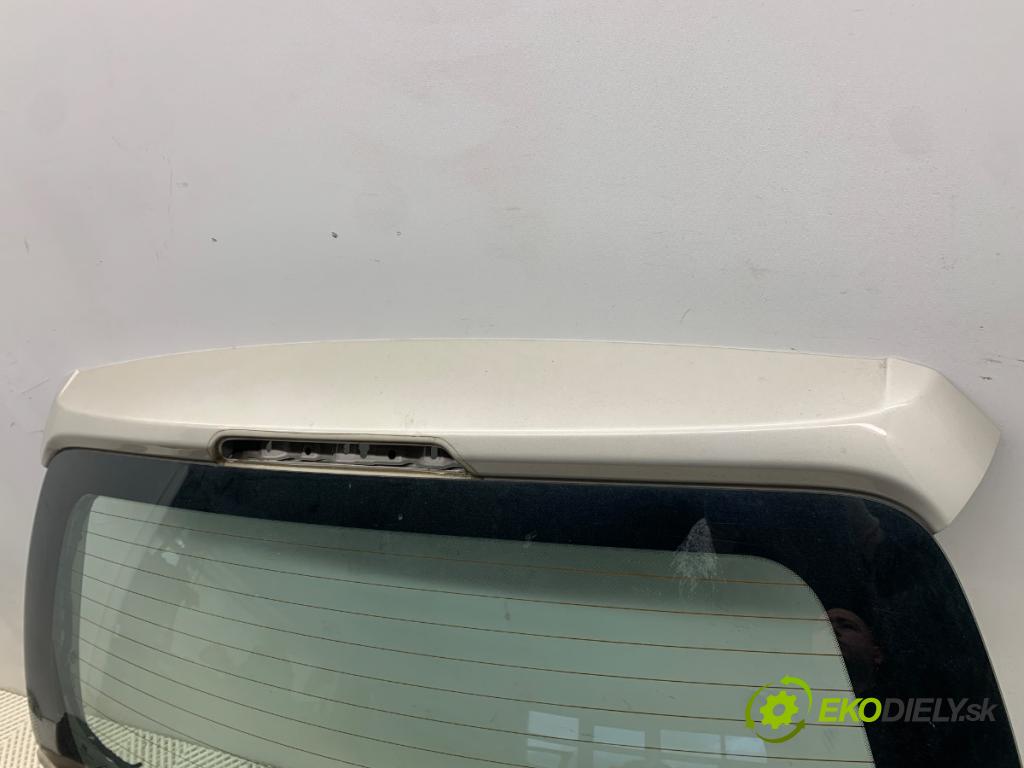 HYUNDAI i30 Kombi 2011 66 kW 1.6 CRDi 1582 kapota zadní část QU