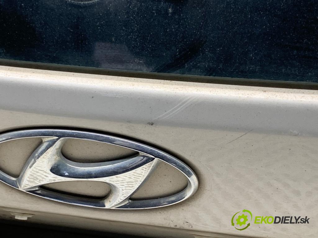 HYUNDAI i30 Kombi 2011 66 kW 1.6 CRDi 1582 kapota zadní část QU
