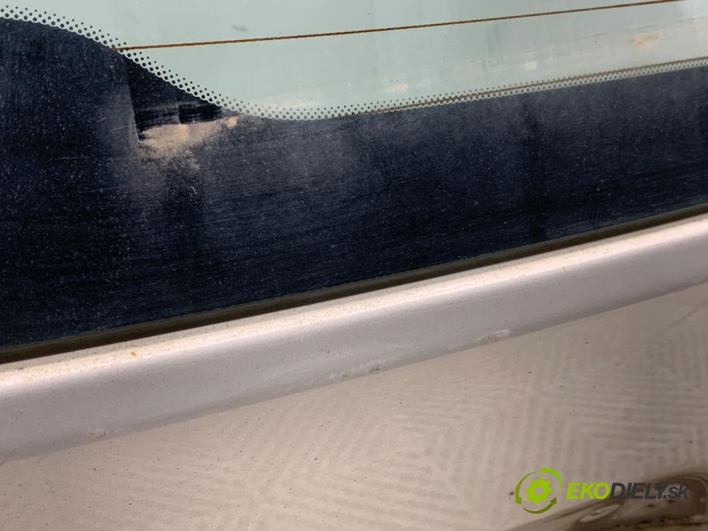 HYUNDAI i30 Kombi 2011 66 kW 1.6 CRDi 1582 kapota zadní část QU
