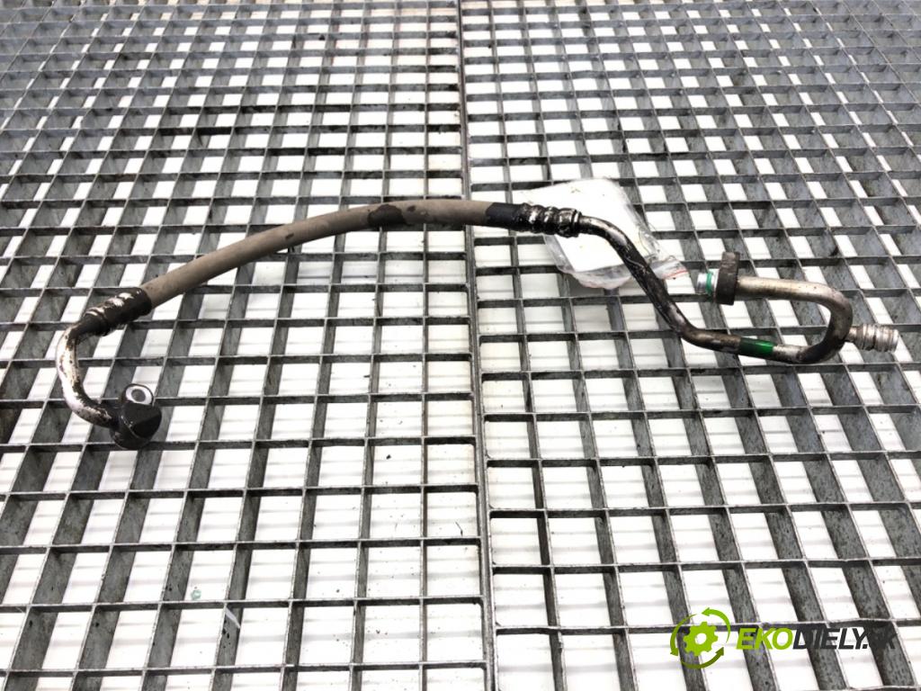 HYUNDAI i30 Kombi 2011 66 kW 1.6 CRDi 1582 rúrka klimatizace  (Trubka klimatizace)