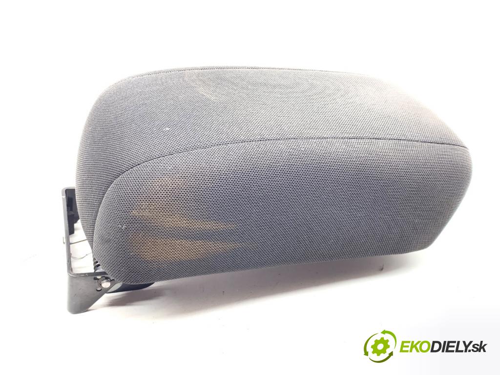 HYUNDAI i30 Kombi 2011 66 kW 1.6 CRDi 1582 Lakťová opierka  (Lakťová opierka)