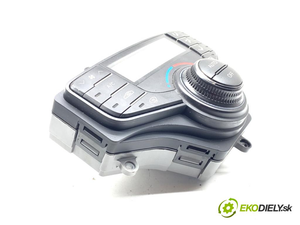 HYUNDAI i30 Kombi 2011 66 kW 1.6 CRDi 1582 Panel ovládania kúrenia 97250-2R610 (Prepínacie páčky pod volantom)