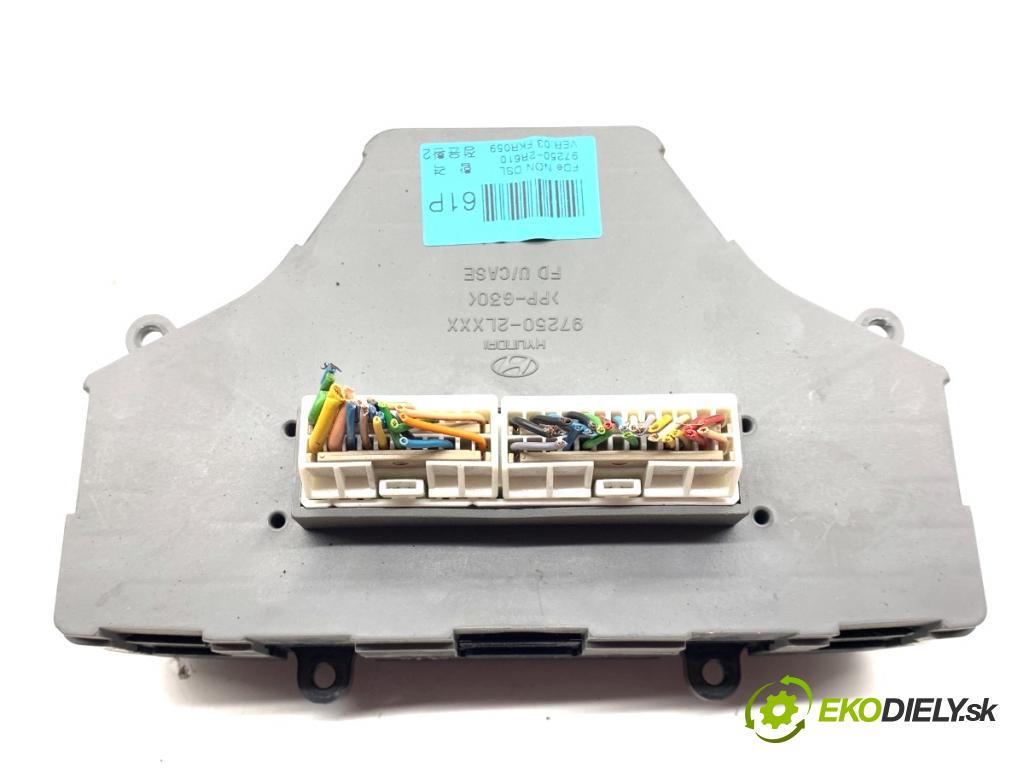 HYUNDAI i30 Kombi 2011 66 kW 1.6 CRDi 1582 Panel ovládania kúrenia 97250-2R610 (Prepínacie páčky pod volantom)