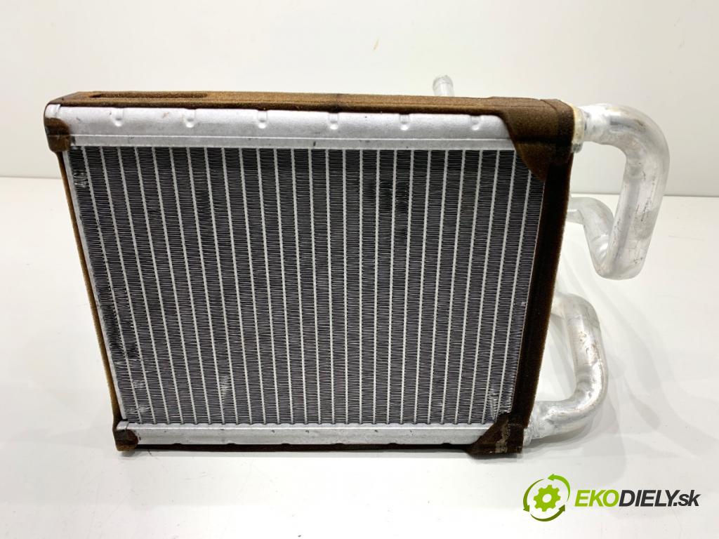 HYUNDAI i30 Kombi 2011 66 kW 1.6 CRDi 1582 topné těleso radiátor topení  (Radiátor topení)