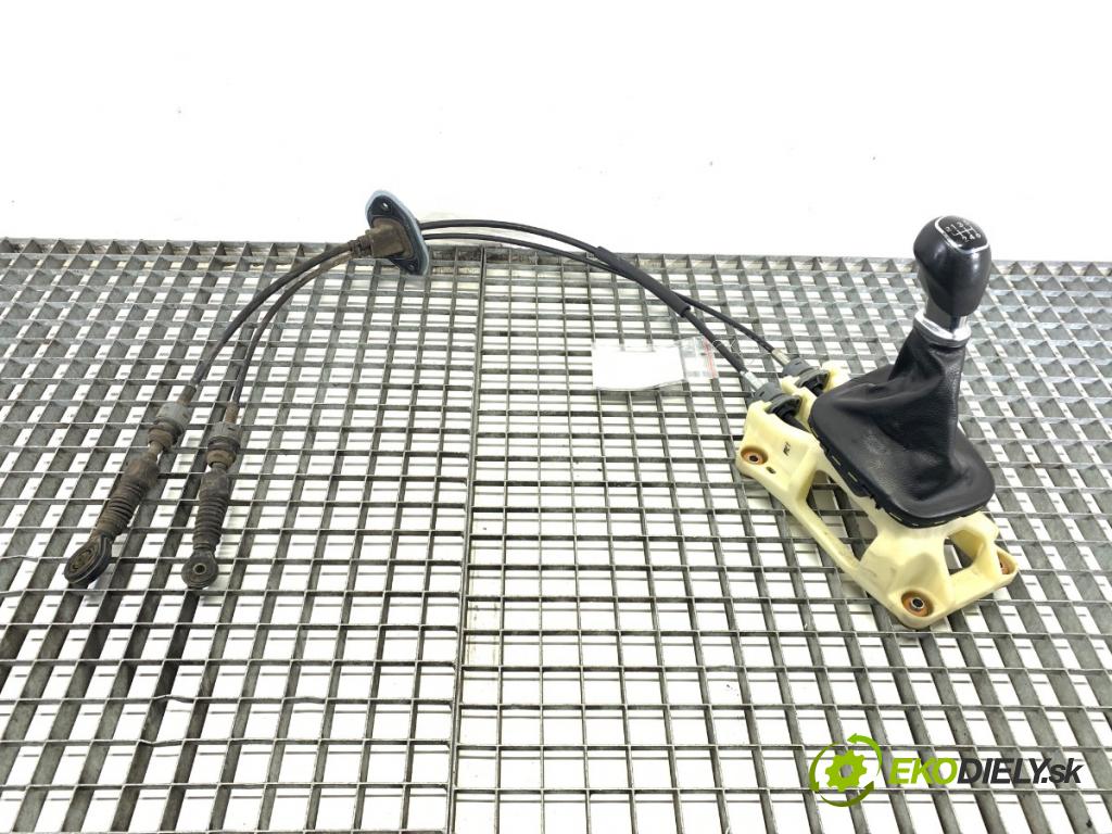 HYUNDAI i30 Kombi 2011 66 kW 1.6 CRDi 1582 Kulisa 43700-2R150 (Rýchlostná páka (kulisa))