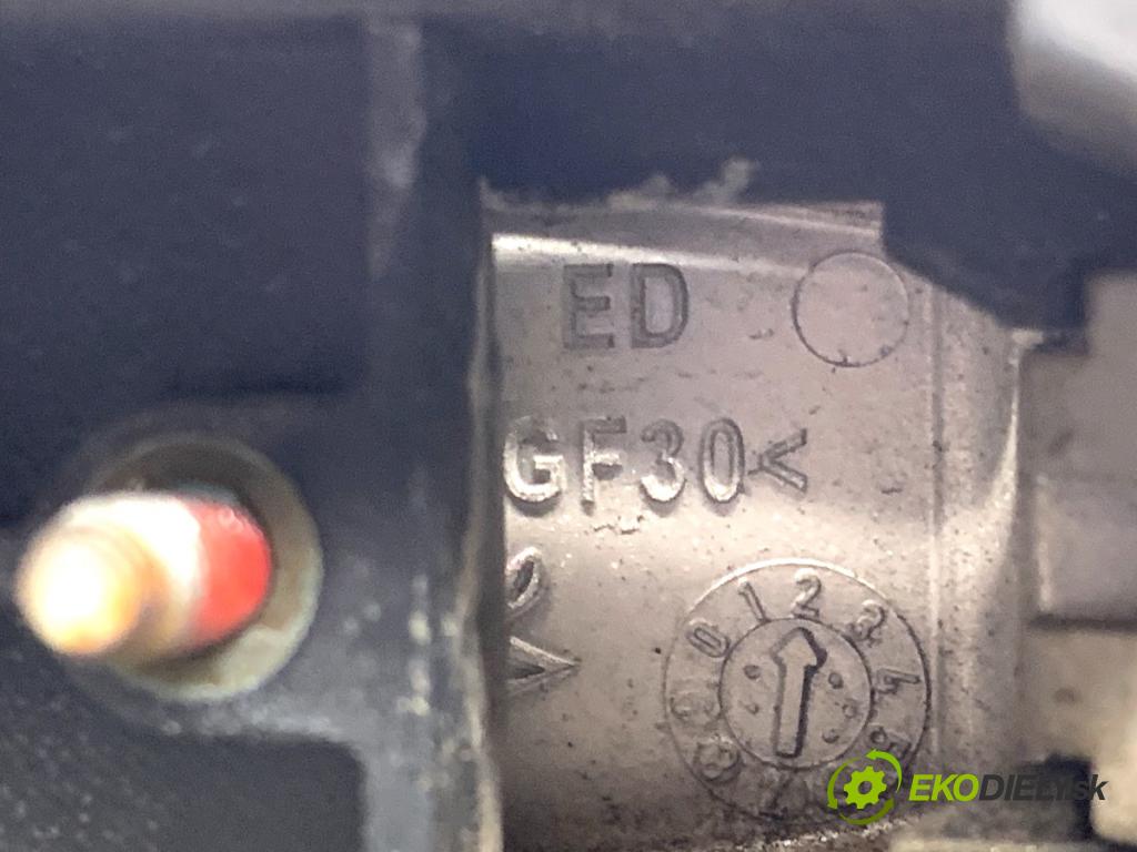 HYUNDAI i30 Kombi 2011 66 kW 1.6 CRDi 1582 Kľučka vonkajšia ľavy zad