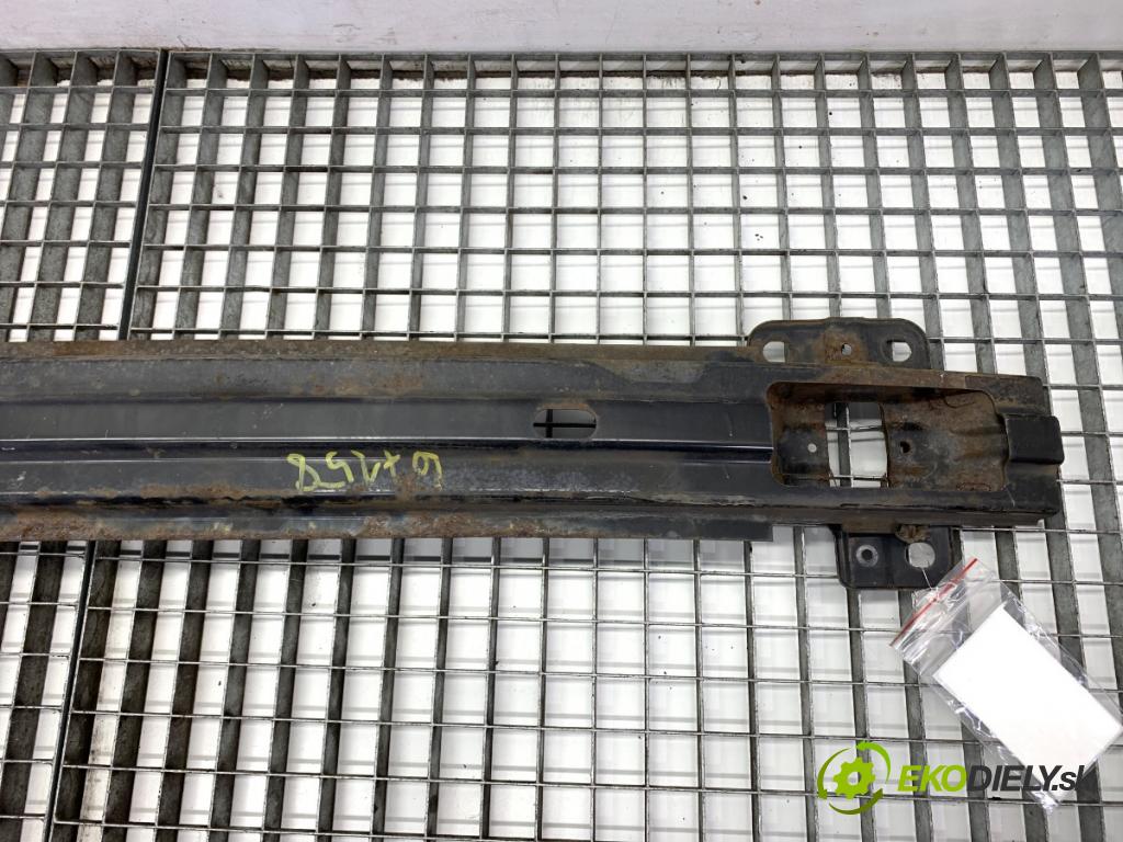 HYUNDAI i30 Kombi 2011 66 kW 1.6 CRDi 1582 výztuha nárazníka přední část  (Přední výztuha)