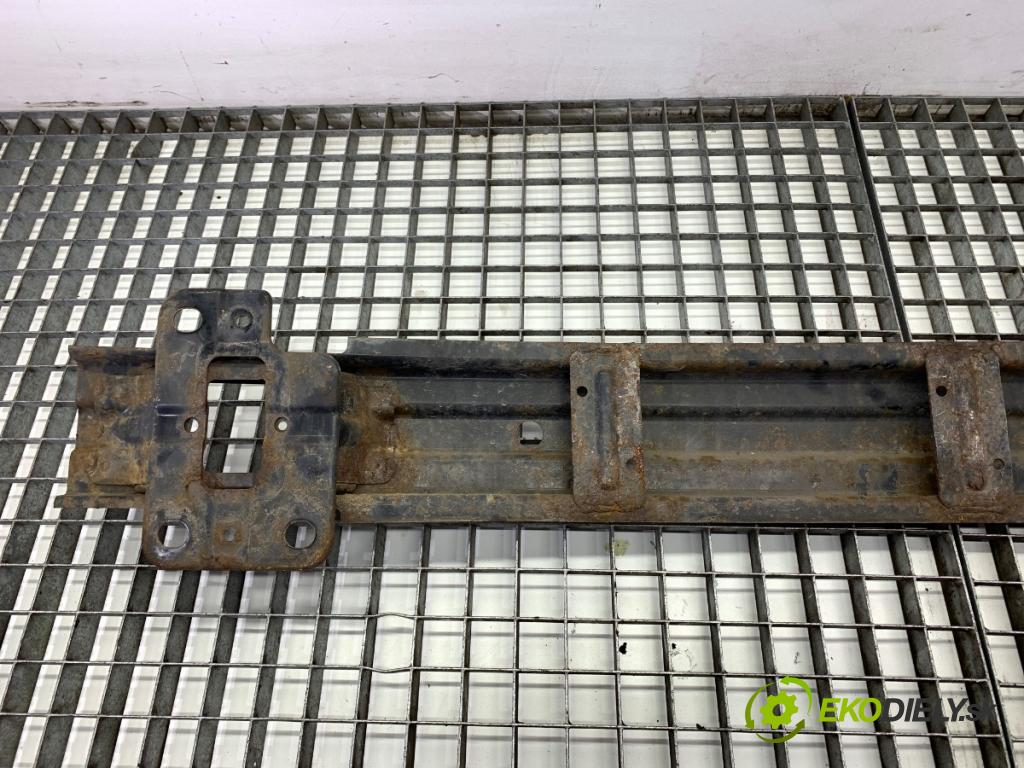 HYUNDAI i30 Kombi 2011 66 kW 1.6 CRDi 1582 výztuha nárazníka přední část  (Přední výztuha)