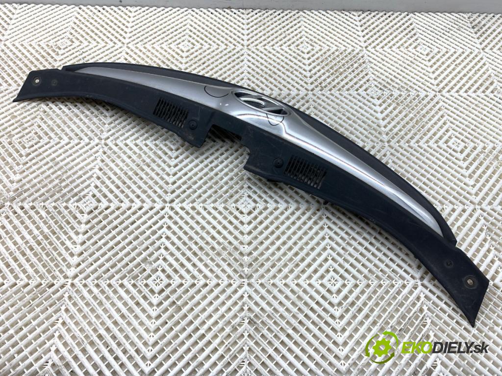 HYUNDAI i30 Kombi 2011 66 kW 1.6 CRDi 1582 mřížka maska 86351-2R500 (Přední mřížka (maska chladiče))