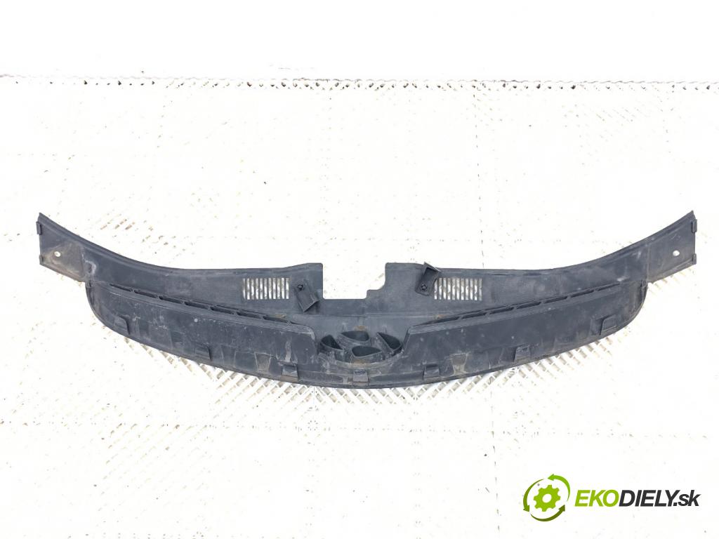 HYUNDAI i30 Kombi 2011 66 kW 1.6 CRDi 1582 mřížka maska 86351-2R500 (Přední mřížka (maska chladiče))