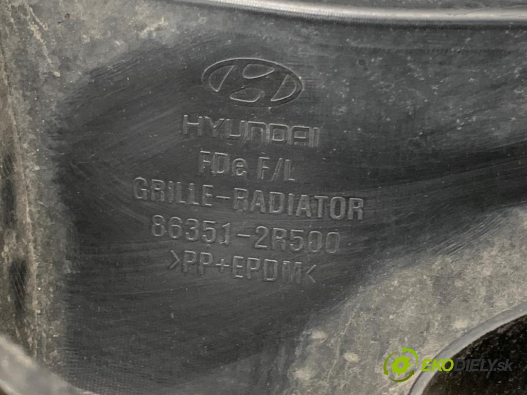 HYUNDAI i30 Kombi 2011 66 kW 1.6 CRDi 1582 mřížka maska 86351-2R500 (Přední mřížka (maska chladiče))