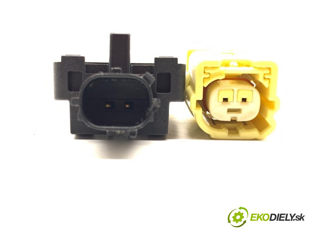 HYUNDAI i30 Kombi 2011 66 kW 1.6 CRDi 1582 Snímač nárazu 95920-3K000 (Snímač nárazu)