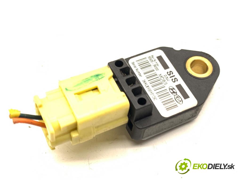 HYUNDAI i30 Kombi 2011 66 kW 1.6 CRDi 1582 Snímač nárazu 95920-3K000 (Snímač nárazu)