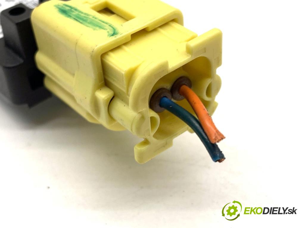 HYUNDAI i30 Kombi 2011 66 kW 1.6 CRDi 1582 Snímač nárazu 95920-3K000 (Snímač nárazu)