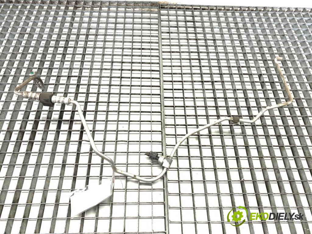 HYUNDAI i30 Kombi 2011 66 kW 1.6 CRDi 1582 rúrka klimatizace  (Trubka klimatizace)