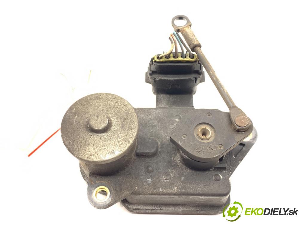 HYUNDAI i30 Kombi 2011 66 kW 1.6 CRDi 1582 Nastavovač zvod, potrubie 28320-2A400 (Motorček ostatné)