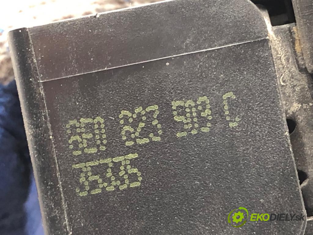 AUDI A4 B7 sedan 2006 103 kW 2.0 TDI 1968 zámok kapoty přední část 8E0823509C