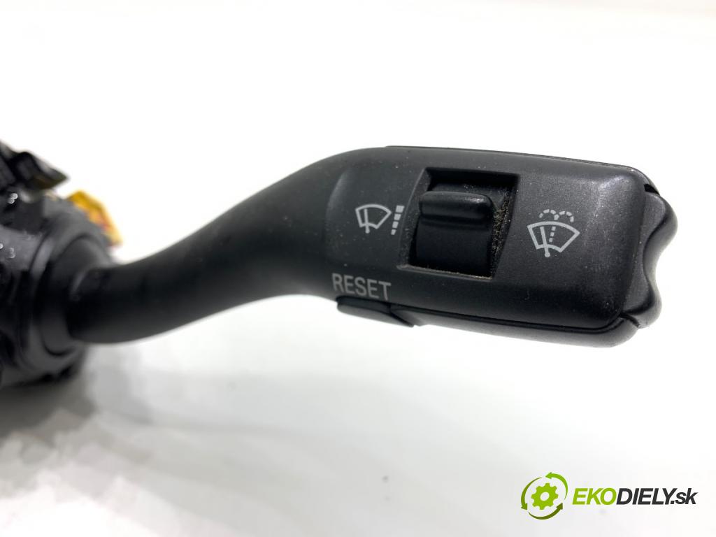 AUDI A4 B7 sedan 2006 103 kW 2.0 TDI 1968 Prepínač kombinovaný 8E0953549Q (Prepínacie páčky pod volantom)