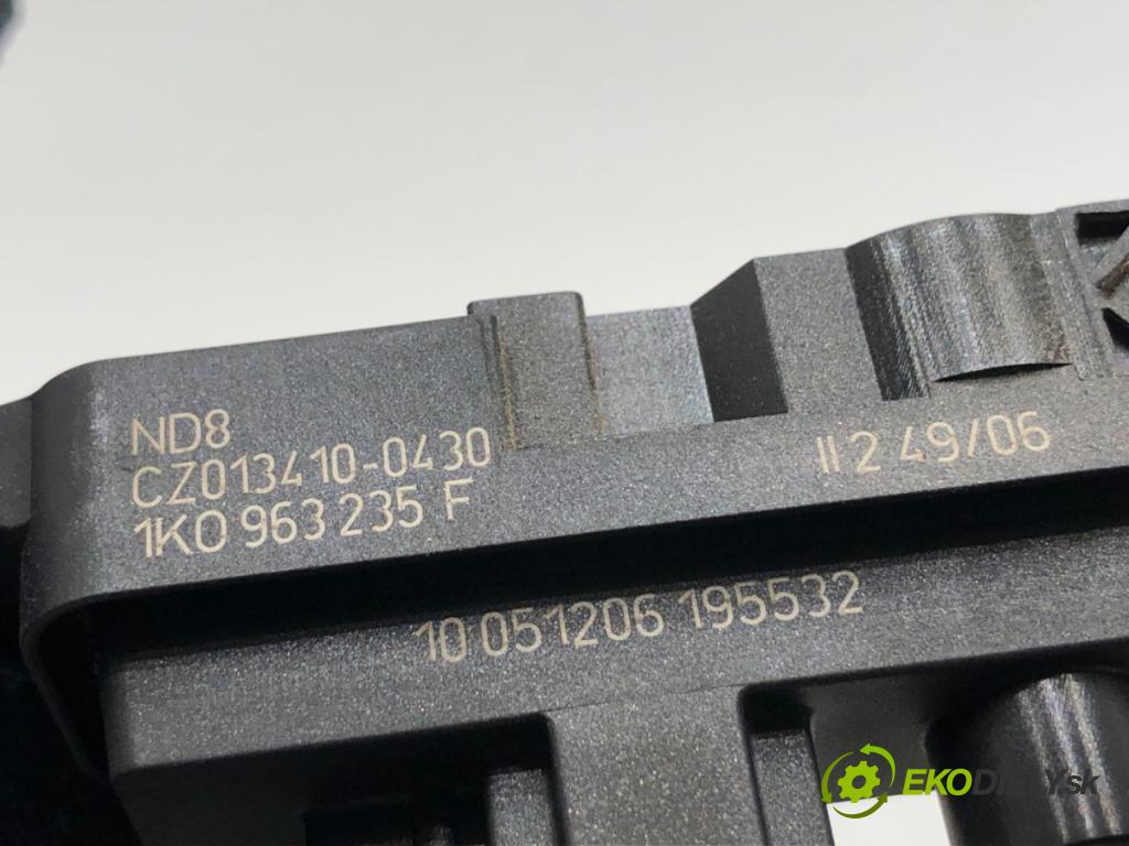 VW PASSAT B6 Kombi 2007 103 kW 2.0 TDI 1968 Výhrevné teleso, radiátor kúrenia elektrická 1K0963235F (Radiátor kúrenia)